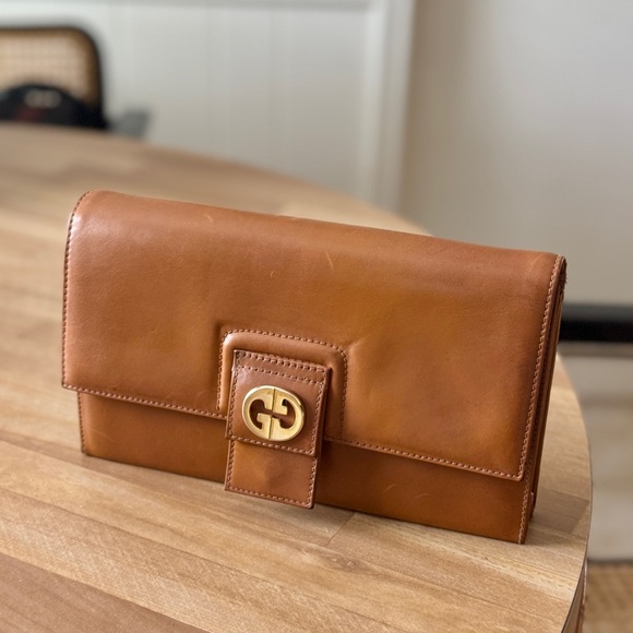 Vintage rare Gucci tan brown leather clutch circa 1970s